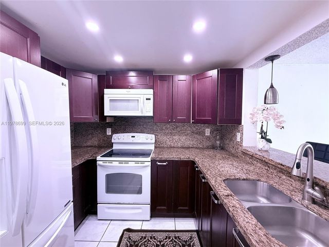 15470 SW 82nd Ln 316, Miami, FL 33193