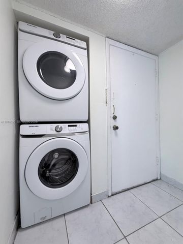 15470 SW 82nd Ln 316, Miami, FL 33193