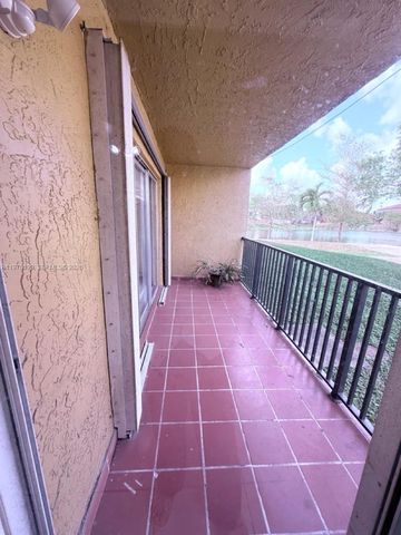 15470 SW 82nd Ln 316, Miami, FL 33193