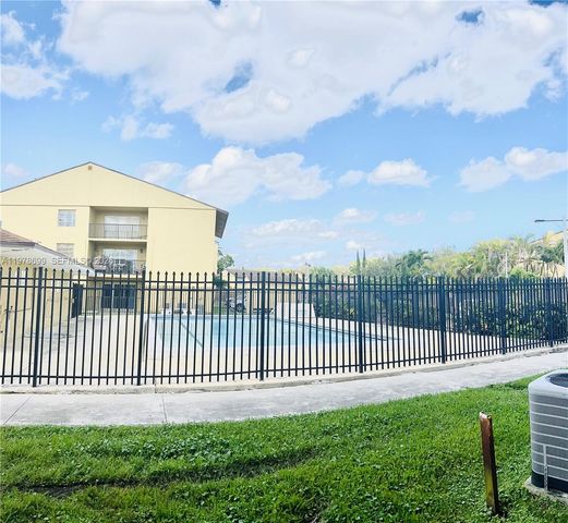 15470 SW 82nd Ln 316, Miami, FL 33193