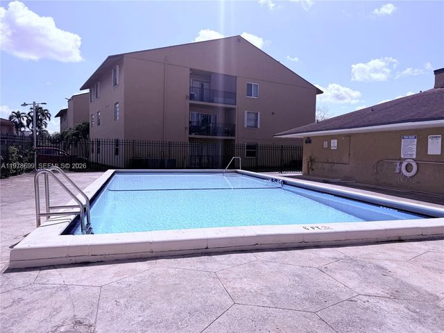 15470 SW 82nd Ln 316, Miami, FL 33193