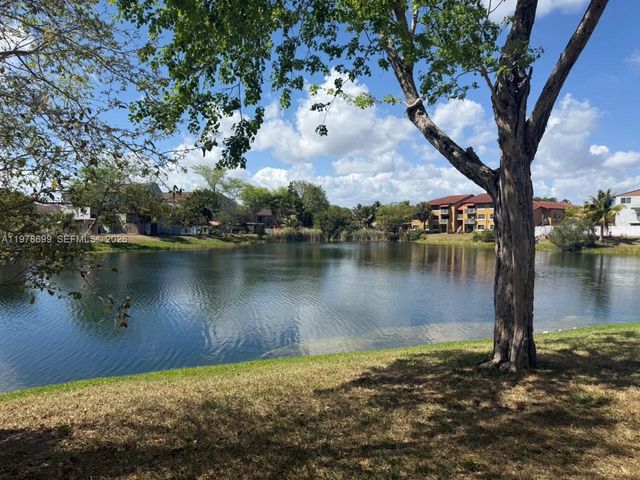 15470 SW 82nd Ln 316, Miami, FL 33193