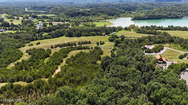 1430 Swannsylvania Rd, Dandridge, TN 37725