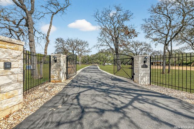 101 Cibolo Hollow N, Fair Oaks Ranch, TX 78015