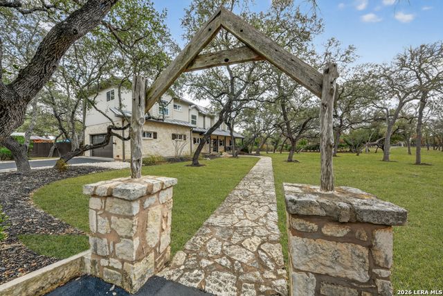 101 Cibolo Hollow N, Fair Oaks Ranch, TX 78015