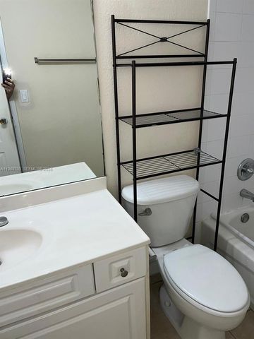 5221 Geneva Way 302, Doral, FL 33166