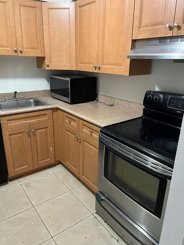 5221 Geneva Way 302, Doral, FL 33166