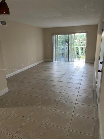 5221 Geneva Way 302, Doral, FL 33166