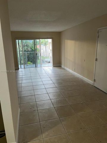 5221 Geneva Way 302, Doral, FL 33166