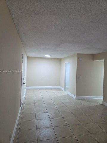 5221 Geneva Way 302, Doral, FL 33166