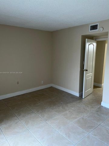 5221 Geneva Way 302, Doral, FL 33166