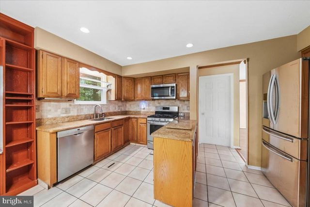 21 CHATHAM DR, Voorhees, NJ 08043