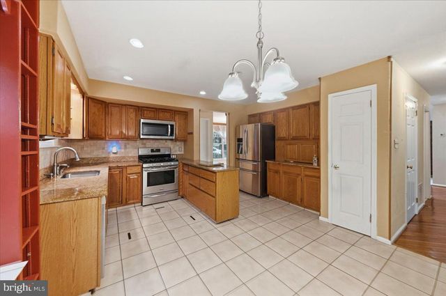 21 CHATHAM DR, Voorhees, NJ 08043