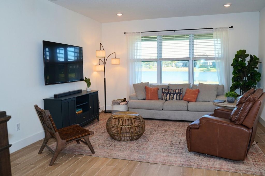 Image 11 of property listing at 13705 FLAT WOODS TERRACE, Bradenton, FL 34211