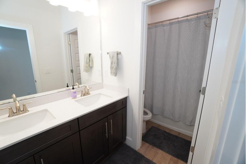 Image 25 of property listing at 13705 FLAT WOODS TERRACE, Bradenton, FL 34211