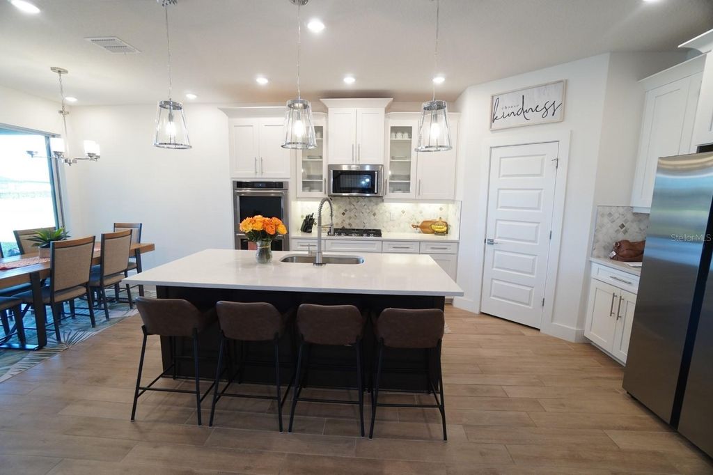 Image 6 of property listing at 13705 FLAT WOODS TERRACE, Bradenton, FL 34211