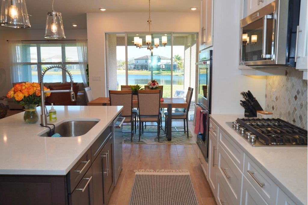 Image 10 of property listing at 13705 FLAT WOODS TERRACE, Bradenton, FL 34211