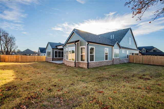 810 Greenhorn Street, Bentonville, AR 72712