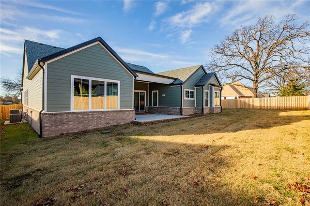 810 Greenhorn Street, Bentonville, AR 72712