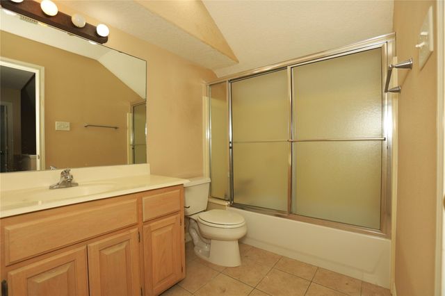 113 Silver Bay Lane, Lake Jackson, TX 77566