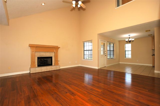 113 Silver Bay Lane, Lake Jackson, TX 77566