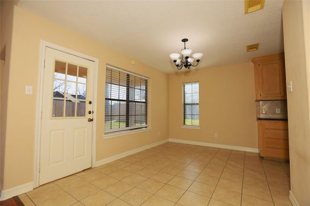 113 Silver Bay Lane, Lake Jackson, TX 77566