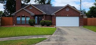 113 Silver Bay Lane, Lake Jackson, TX 77566