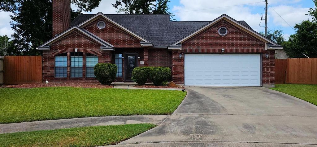 113 Silver Bay Lane, Lake Jackson, TX 77566