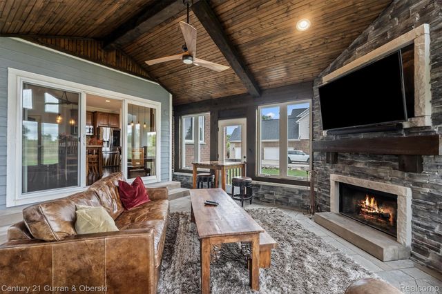 52365 Trailwood Dr, Lyon Charter Township, MI 48178
