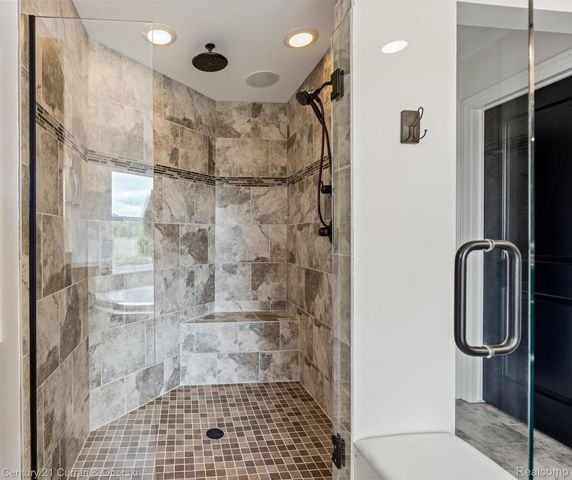 52365 Trailwood Dr, Lyon Charter Township, MI 48178