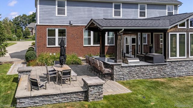 52365 Trailwood Dr, Lyon Charter Township, MI 48178
