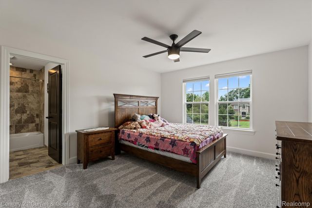 52365 Trailwood Dr, Lyon Charter Township, MI 48178