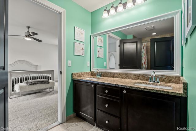 52365 Trailwood Dr, Lyon Charter Township, MI 48178