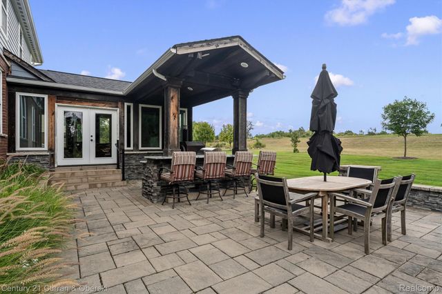 52365 Trailwood Dr, Lyon Charter Township, MI 48178