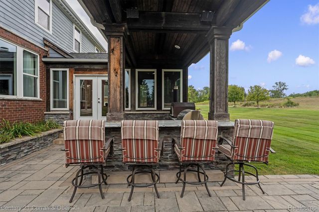 52365 Trailwood Dr, Lyon Charter Township, MI 48178