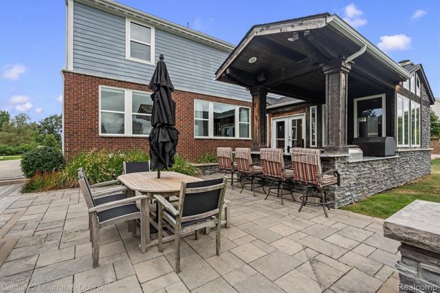 52365 Trailwood Dr, Lyon Charter Township, MI 48178