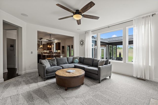 52365 Trailwood Dr, Lyon Charter Township, MI 48178