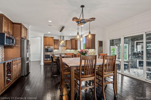 52365 Trailwood Dr, Lyon Charter Township, MI 48178