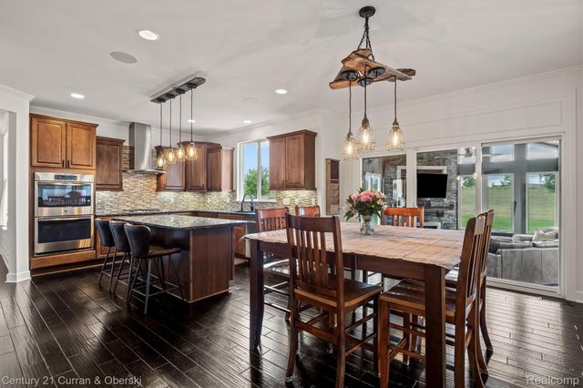 52365 Trailwood Dr, Lyon Charter Township, MI 48178