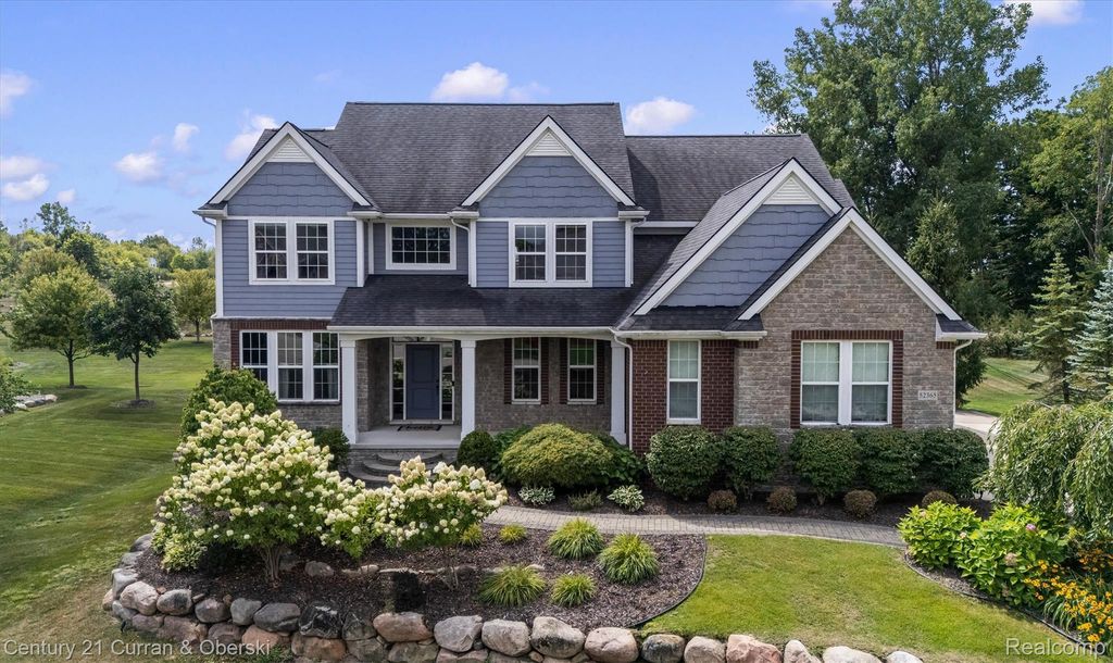 52365 Trailwood Dr, Lyon Charter Township, MI 48178
