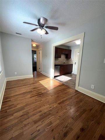 402 W PARIS STREET, Tampa, FL 33604