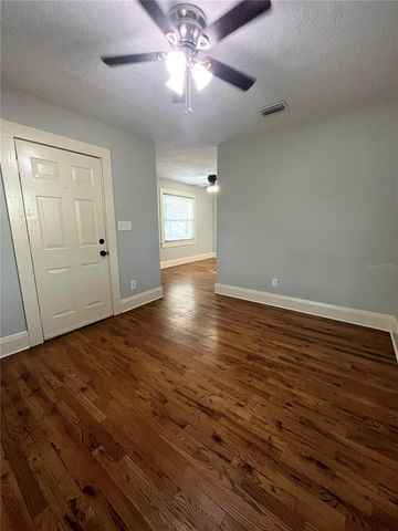 402 W PARIS STREET, Tampa, FL 33604