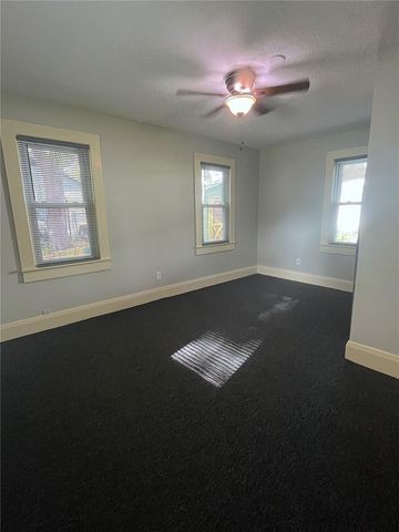 402 W PARIS STREET, Tampa, FL 33604