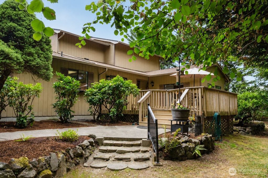 9215 96th Street NW, Gig Harbor, WA 98332