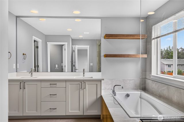 2981 SW Crestwood Drive, Oak Harbor, WA 98277