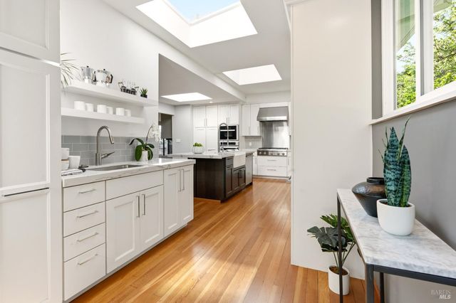 183 Reservoir Rd, San Rafael, CA 94901