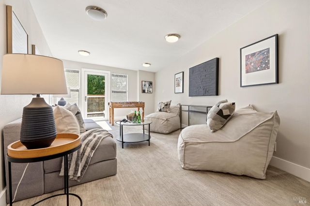 183 Reservoir Rd, San Rafael, CA 94901