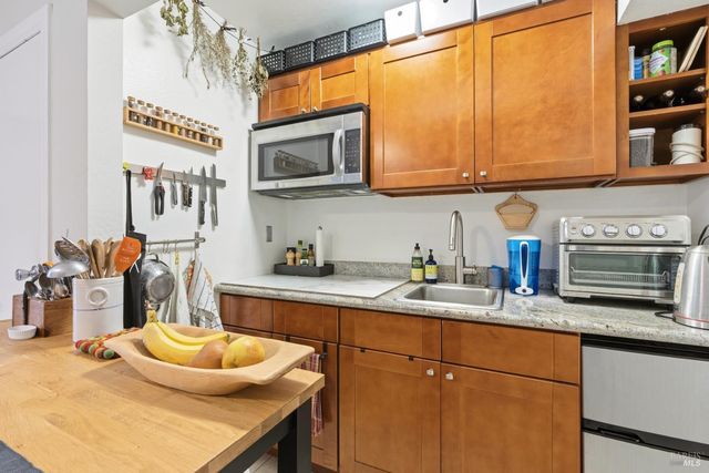 183 Reservoir Rd, San Rafael, CA 94901