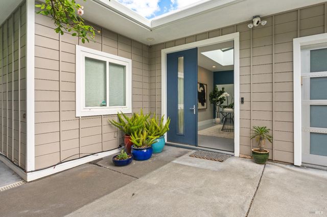 183 Reservoir Rd, San Rafael, CA 94901