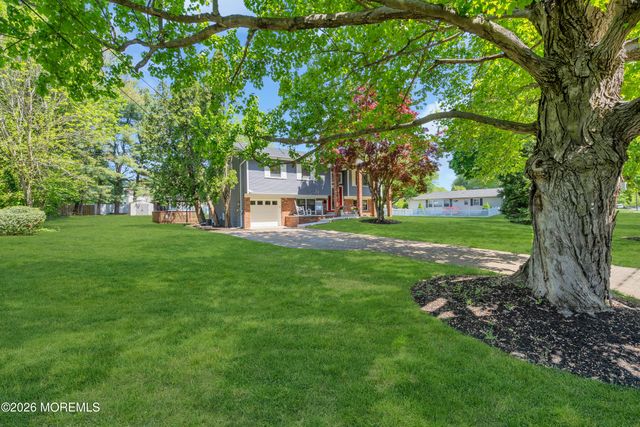 93 Woodcrest Drive, Freehold, NJ 07728